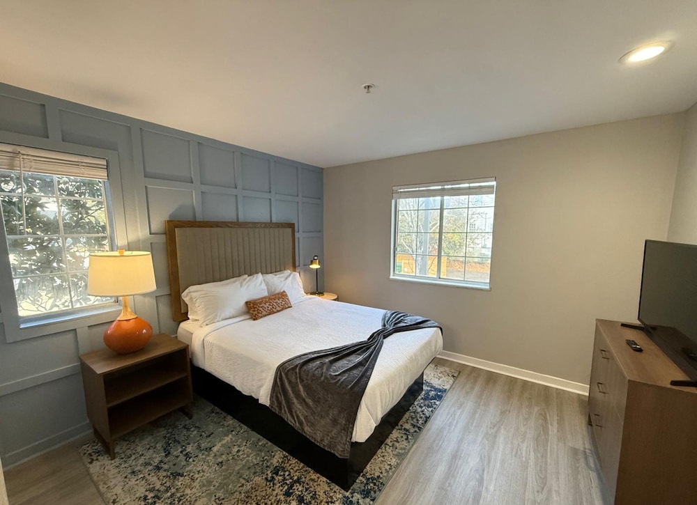 NEW Central Buckhead Apt Atlanta Gem