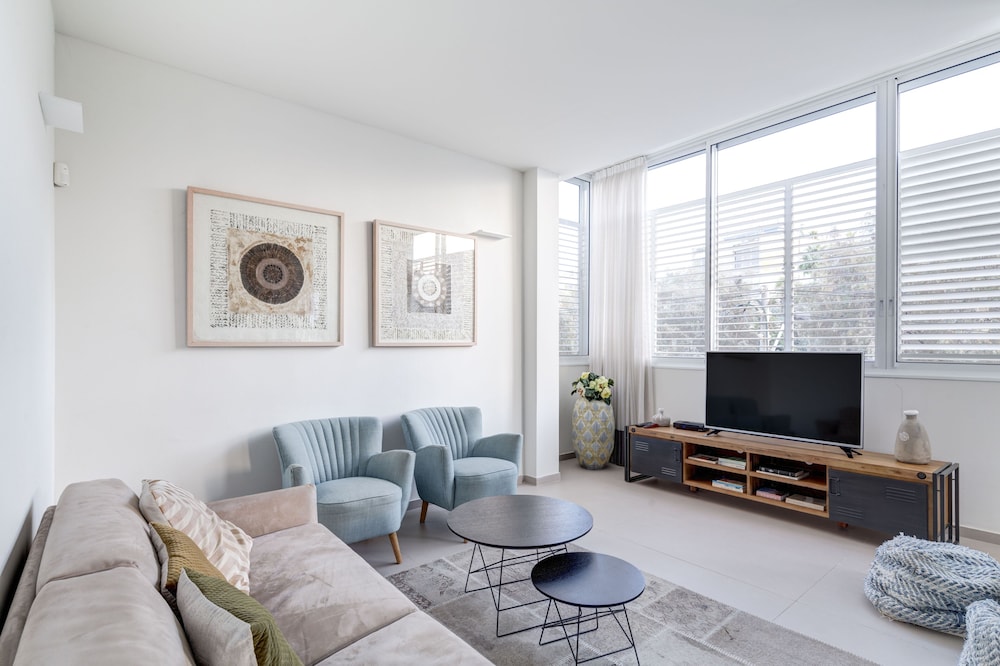 Central17 by TLV2RENT view 4