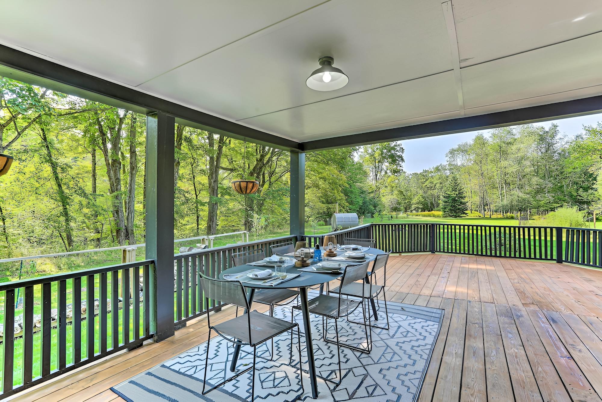 Lush, Charming 1800s Farmhouse on Secluded Oasis! view 4