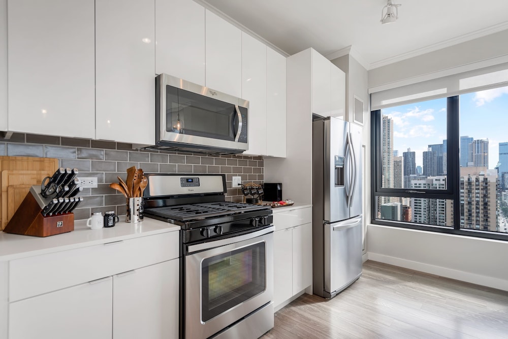Group Hub 3 Designer 2BR Steps to Mag Mile