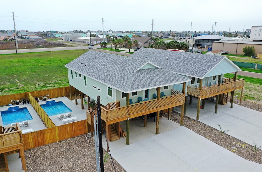 Swinging Easy by Avantstay Private Pool, Firepit, Balcony view 4