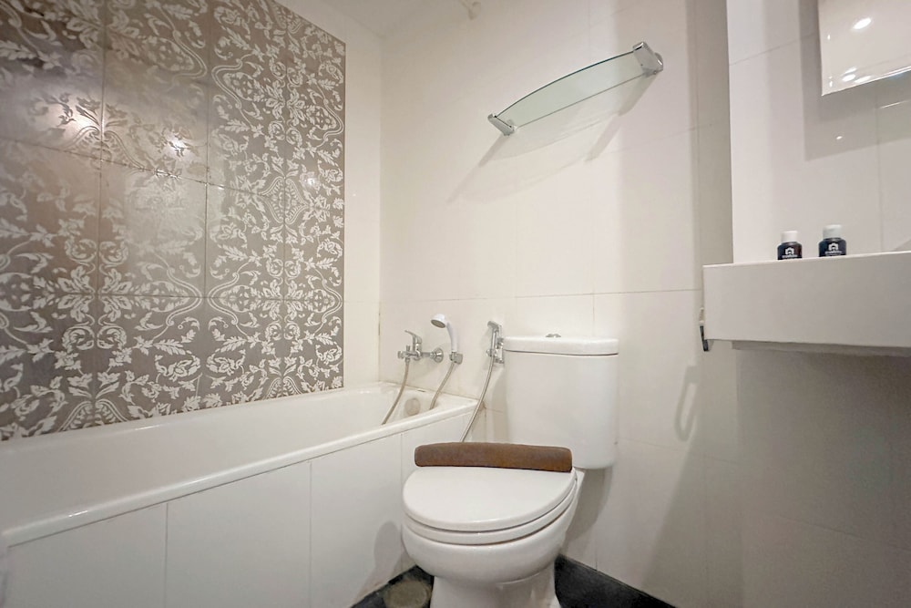 Spacious And Comfortable Living 3Br Apartment At Aryaduta Residence