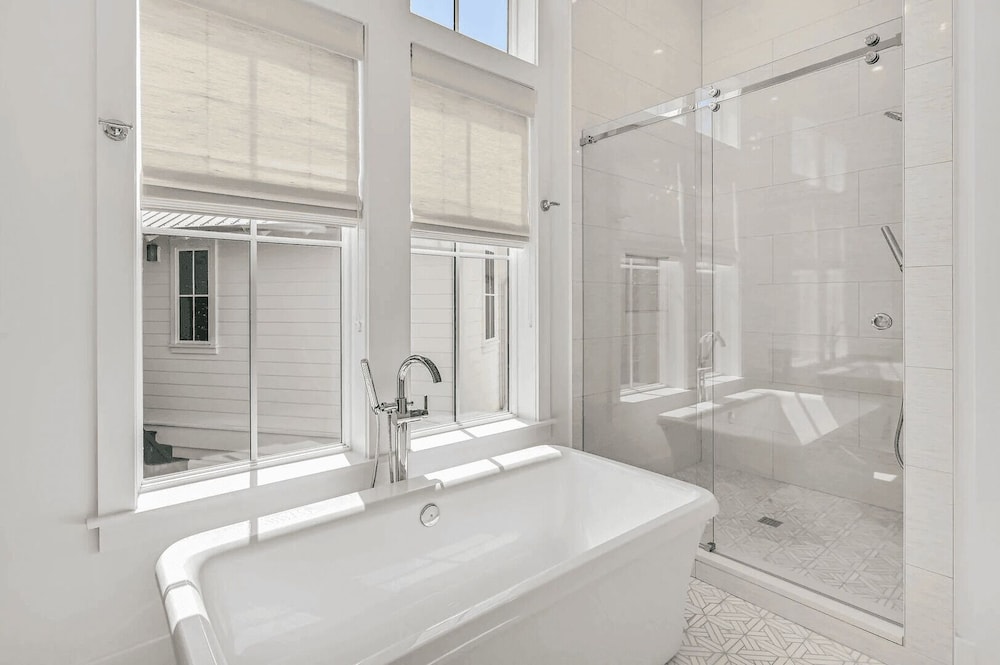 Sunset Pointe 30A by Avantstay Gulf Views, Carriage, Pool