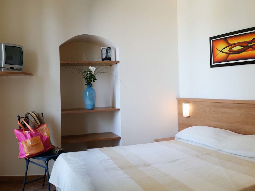 Flat in Piticchio With Scenic Views & Pool view 2