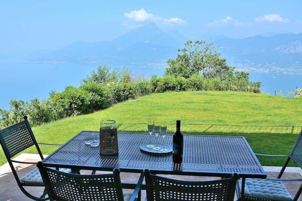 Villa il Cerro With Lake View