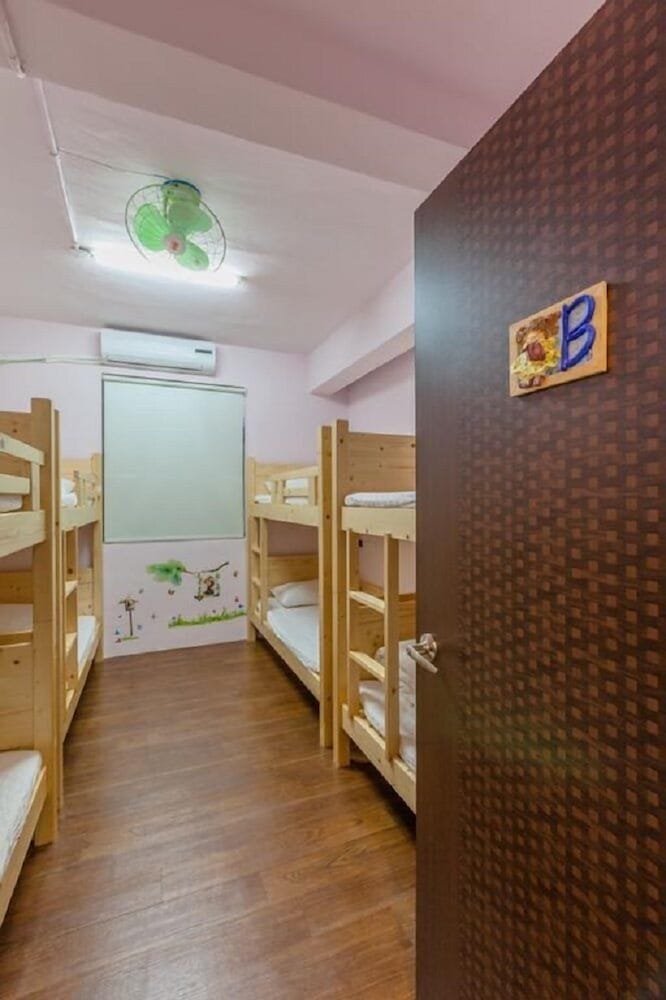 GoldenHouse Hostel