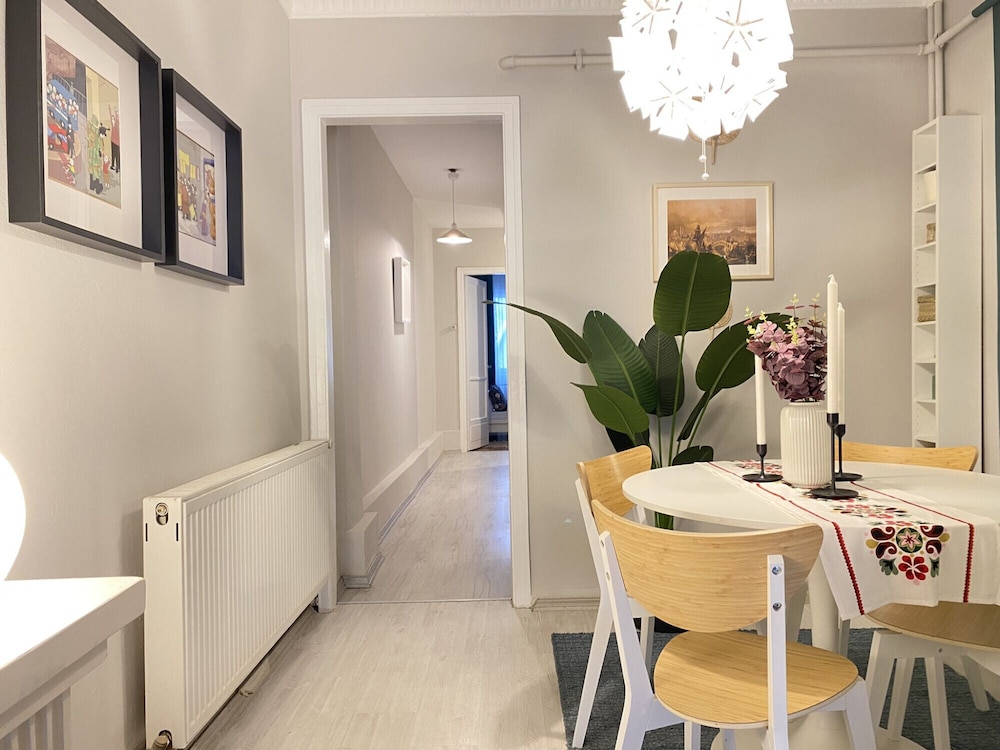 Charming Flat Near Osmanbey Metro Station