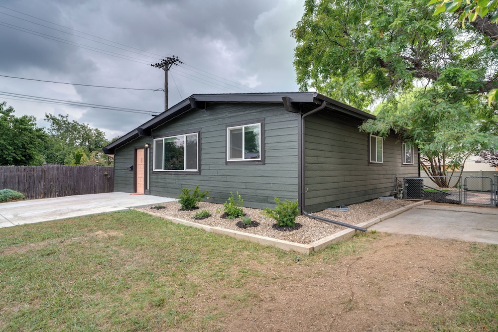 Game Room & Fire Pit: Family-friendly Loveland Gem