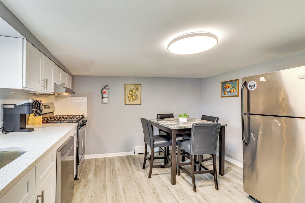 12 Mi to Rutgers: Brand New Apt w/ Home Office!