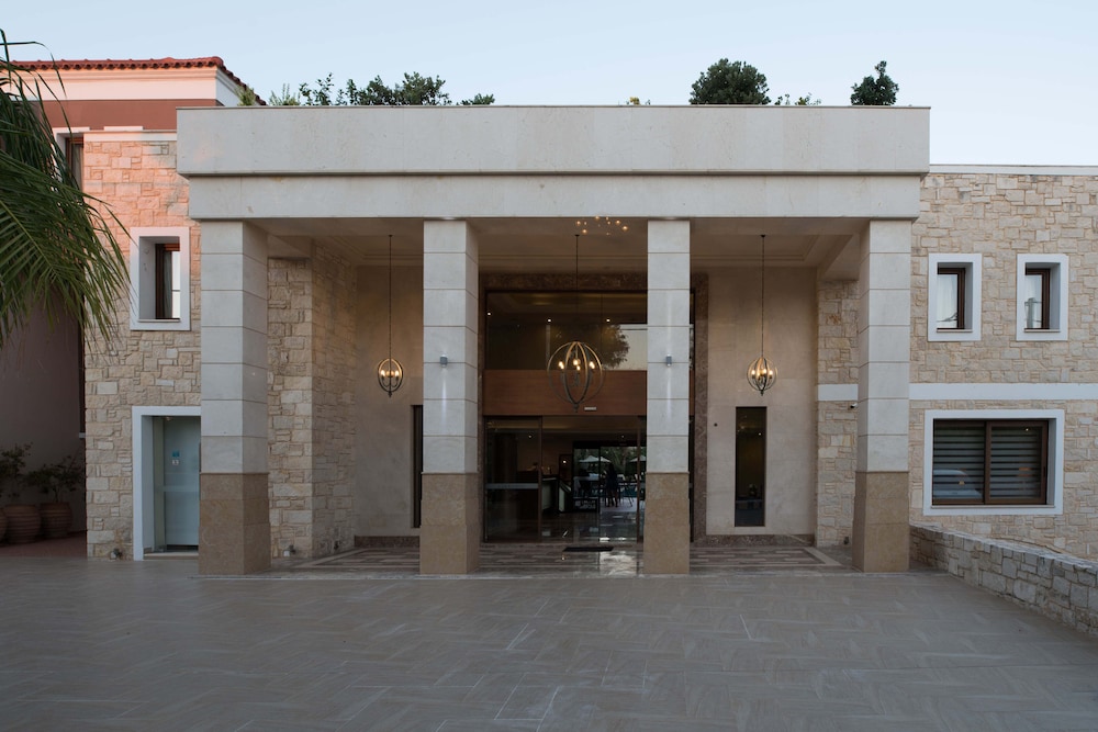 Hotel Okeanis Golden Resort - Image 1