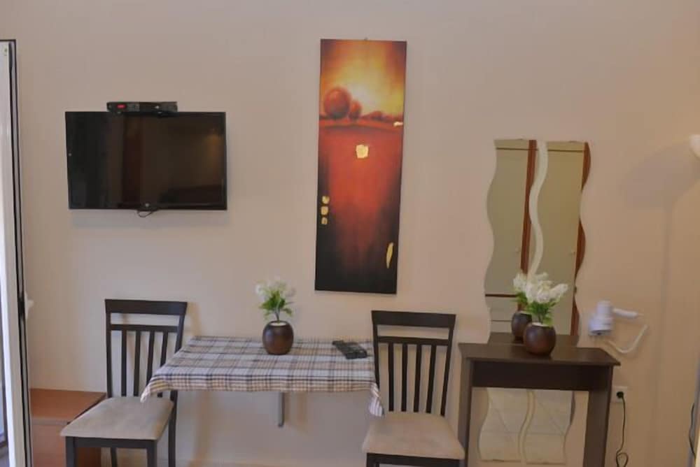 Midia Suites photo 5