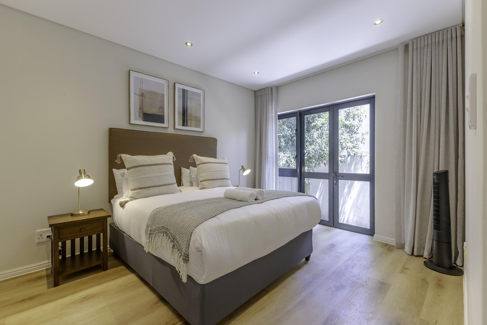 Newly Renovated 3 bed Apartment With Splashpool - 2283