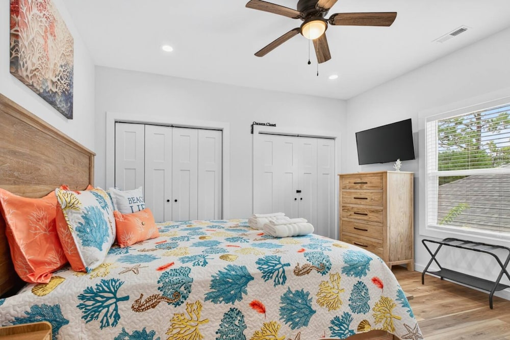 New Listing Luxury House 5 Min Walk to Beach