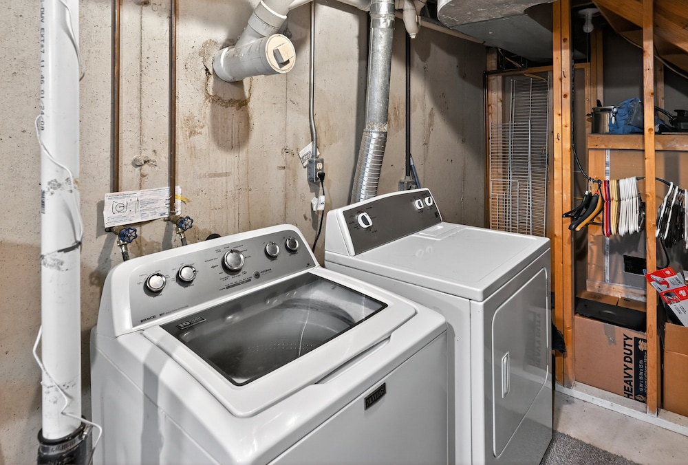 Cozy Retreat With Hot Tub In Peaceful Goshen 4 Bedroom Home