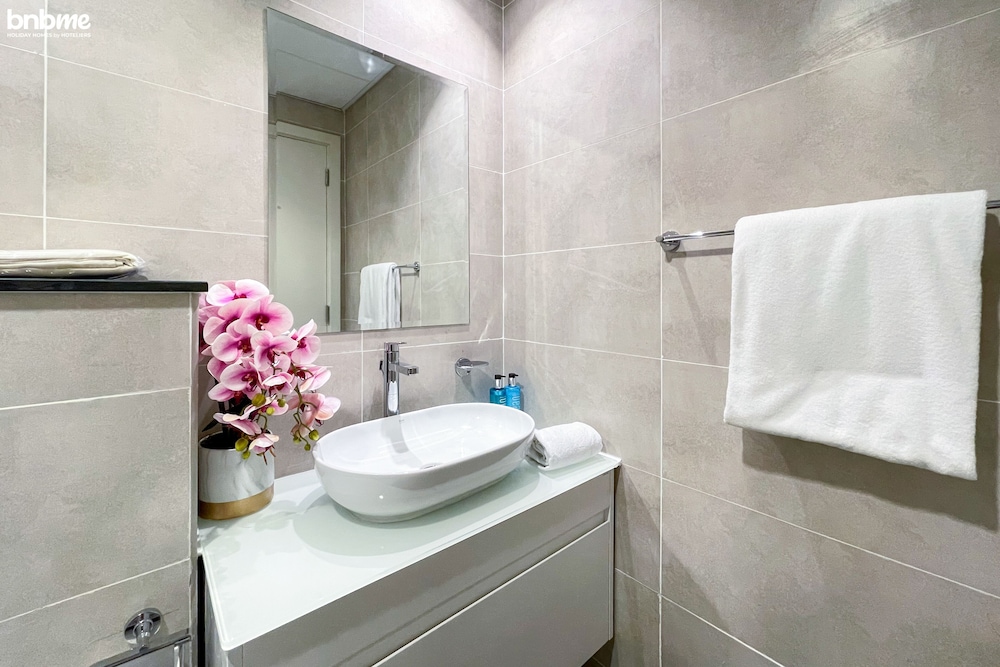 ST-Carson Tower B-2716 by bnbme homes