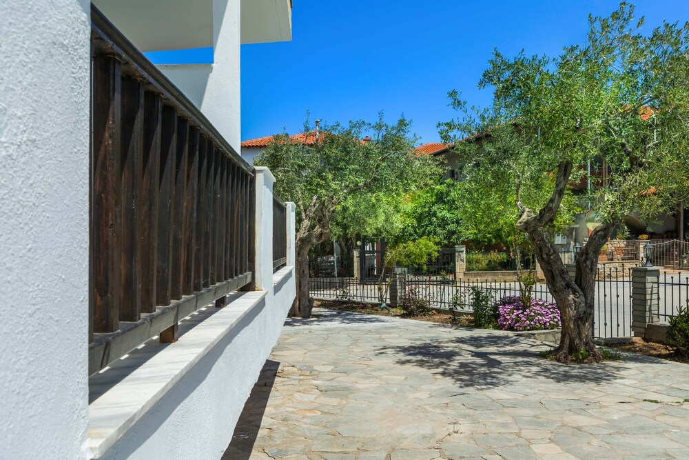 Eleon Suites Afytos view 2