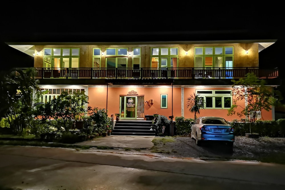 Tonmai Suites