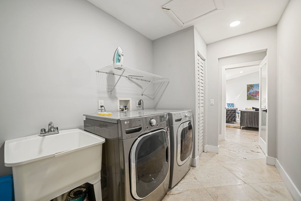 Spacious 6BR Beach Getaway w/ Heated Pool