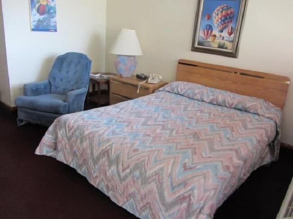 Warrick Plaza Inn view 5