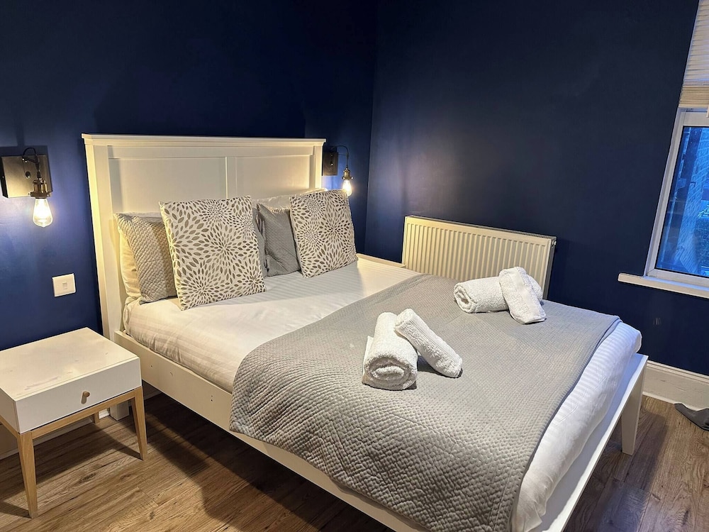 Bright Open-plan Apartment in Welling, South East London