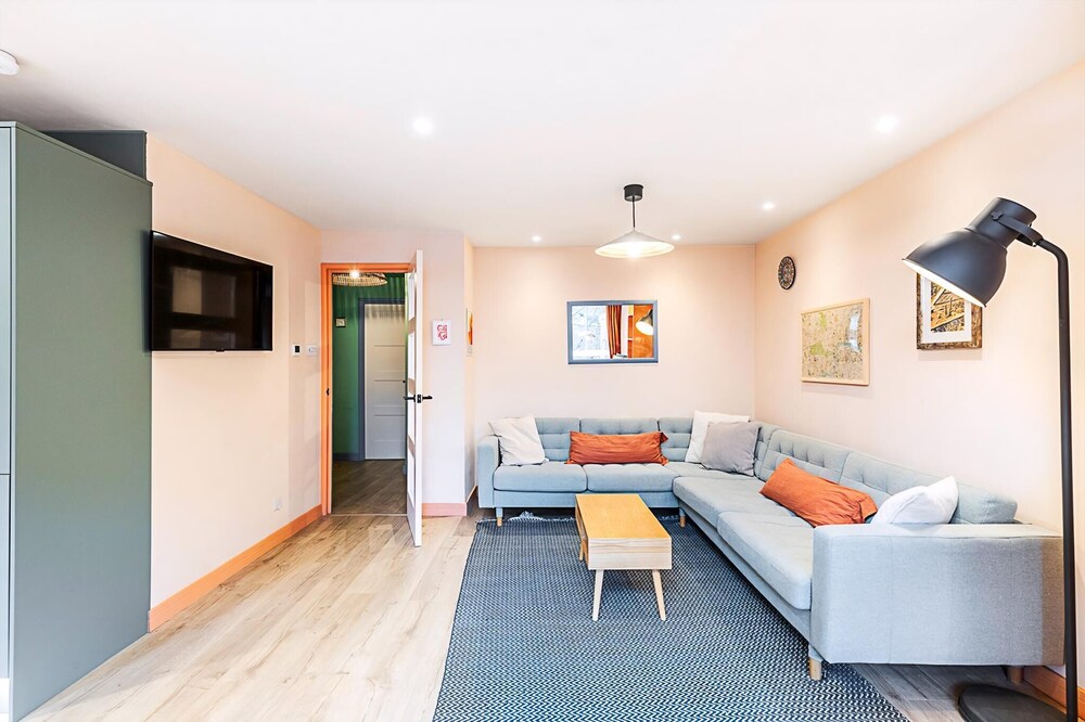 Bright 2-bed Home Near Putney Riverside