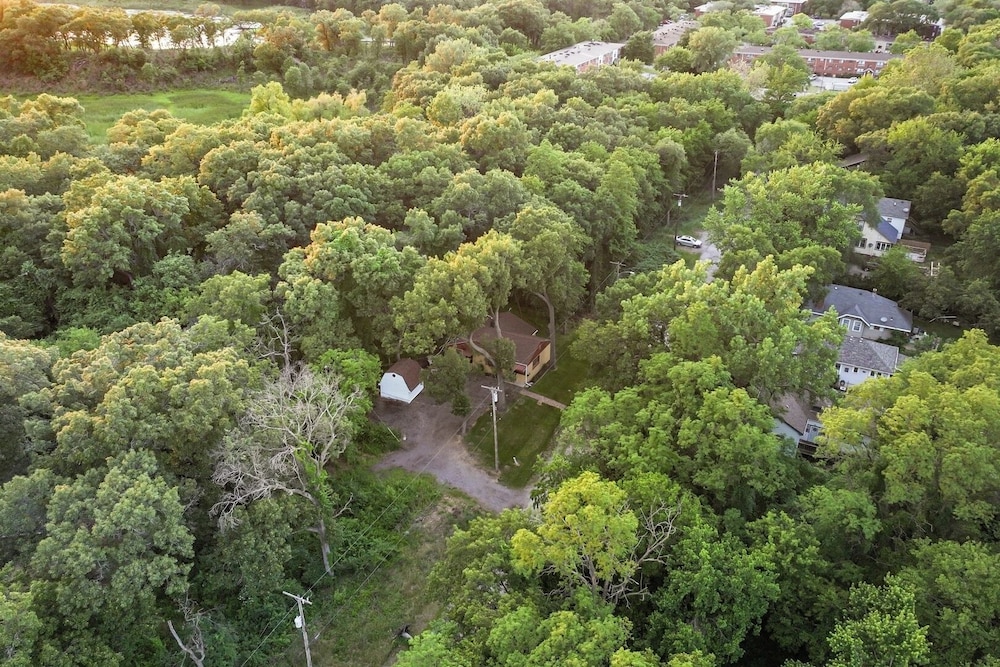 Spacious 3BR House With Firepit & Grill, Near Beach