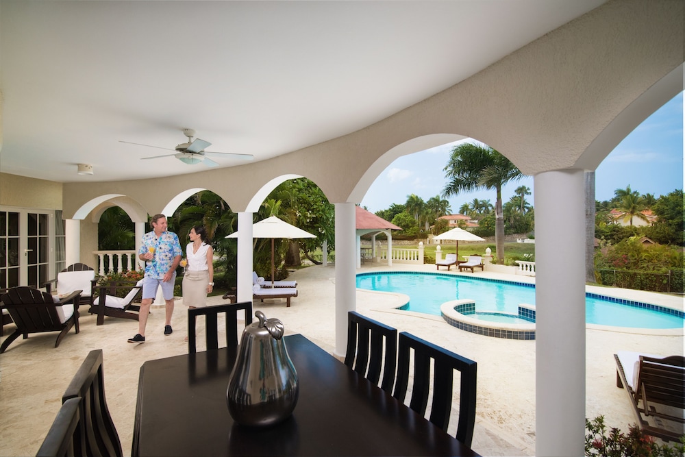 Crown Villas 4 bdrm