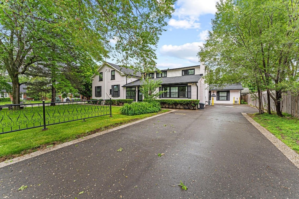 Modern Apt Neardowntown Ideal for Long Stays - U2