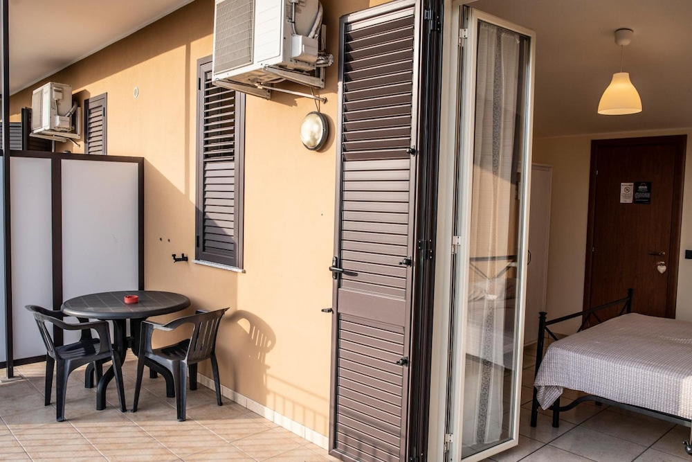 B&B Caravello en Milazzo — balance & terrace