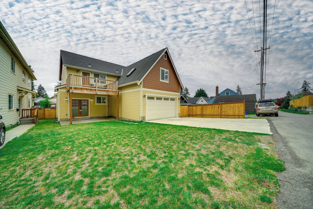 4 Mi to Dtwn: Modern Tacoma Home w/ Spacious Yard