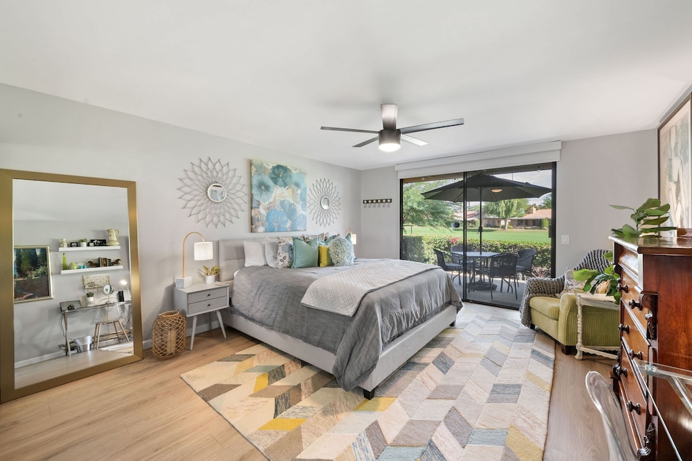 Designer Seville Condo w Golf Mountain Views