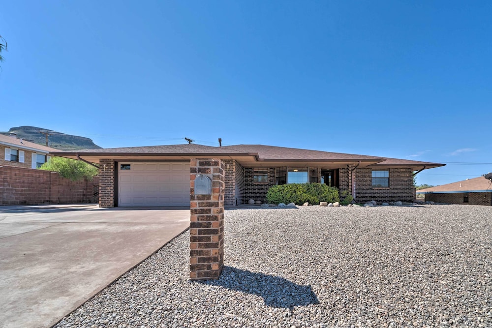 Mountain View Desert Home - 25 Mins to White Sands