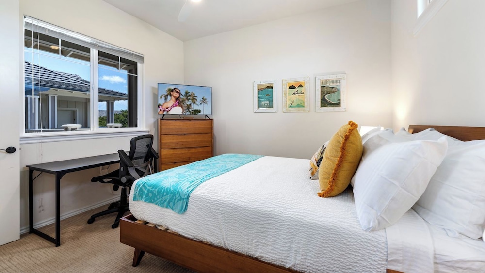 Top-floor Condo w/ Golf and Mountain Views - Pool, Gym, Wifi - Vrkcv