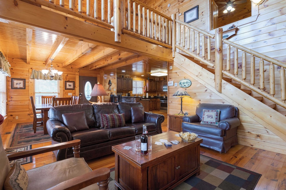 Cozy Cabin Near Dollywood Attractions Hot Tub, Game Room, Views Anne's Place