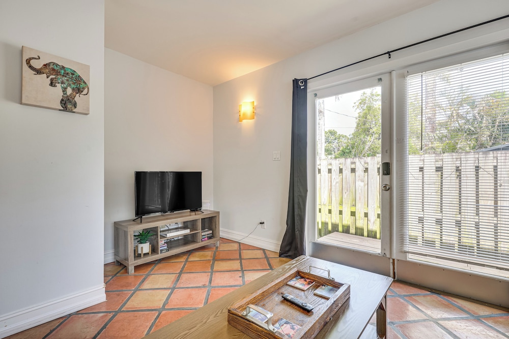 < 1 Mi to Las Olas Boulevard: Cozy Retreat w/ Yard