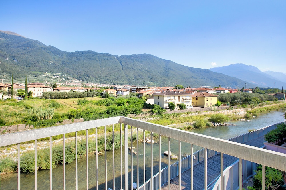 Ulivo and Magnolia Bike & River Apartment