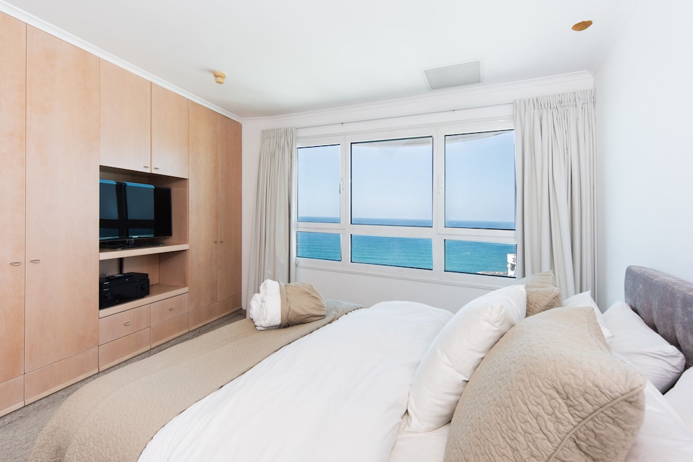 Luxurious Apt W Panoramic Sea View - 75m view 5