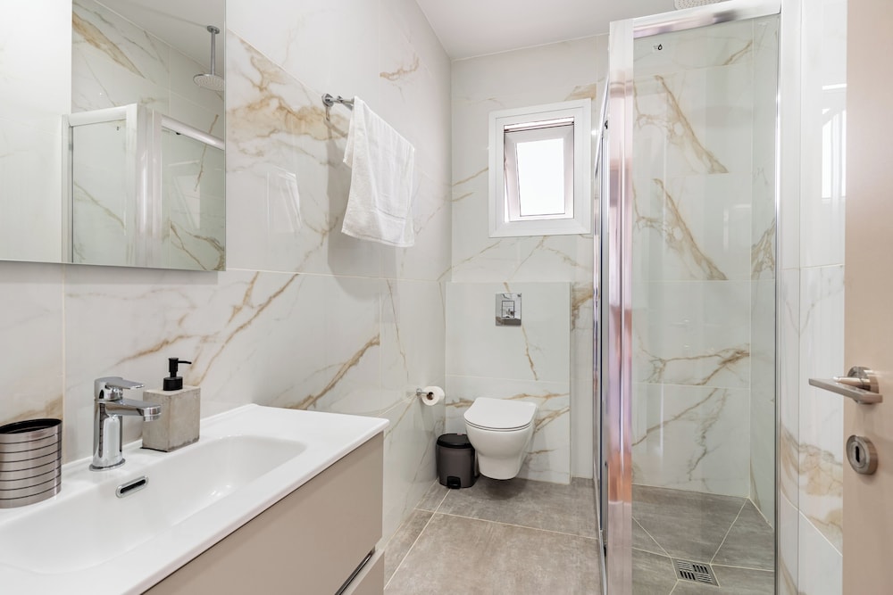 YAMAS Urban Living Platinum 77 Apartments