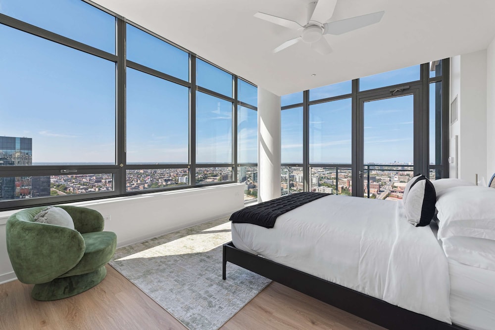 West Loop PH Fireplace Deck Incredible Views