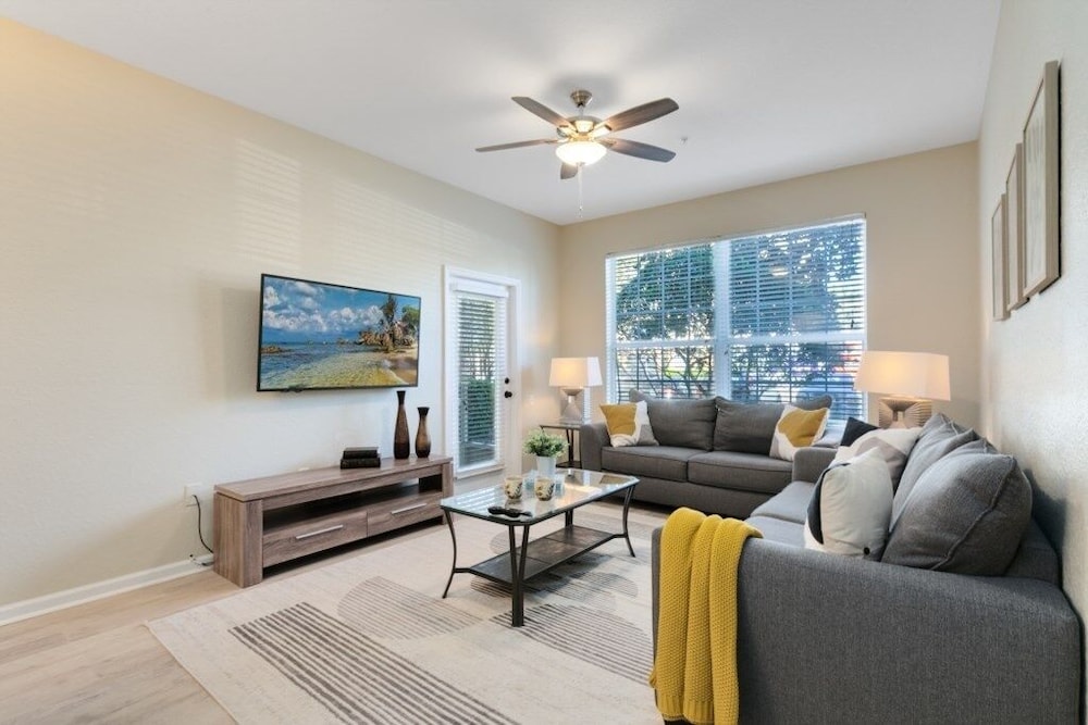 Beautiful 3 Bed Condo In Windsor Hills 3 Bedroom Condo by Redawning - Image 2