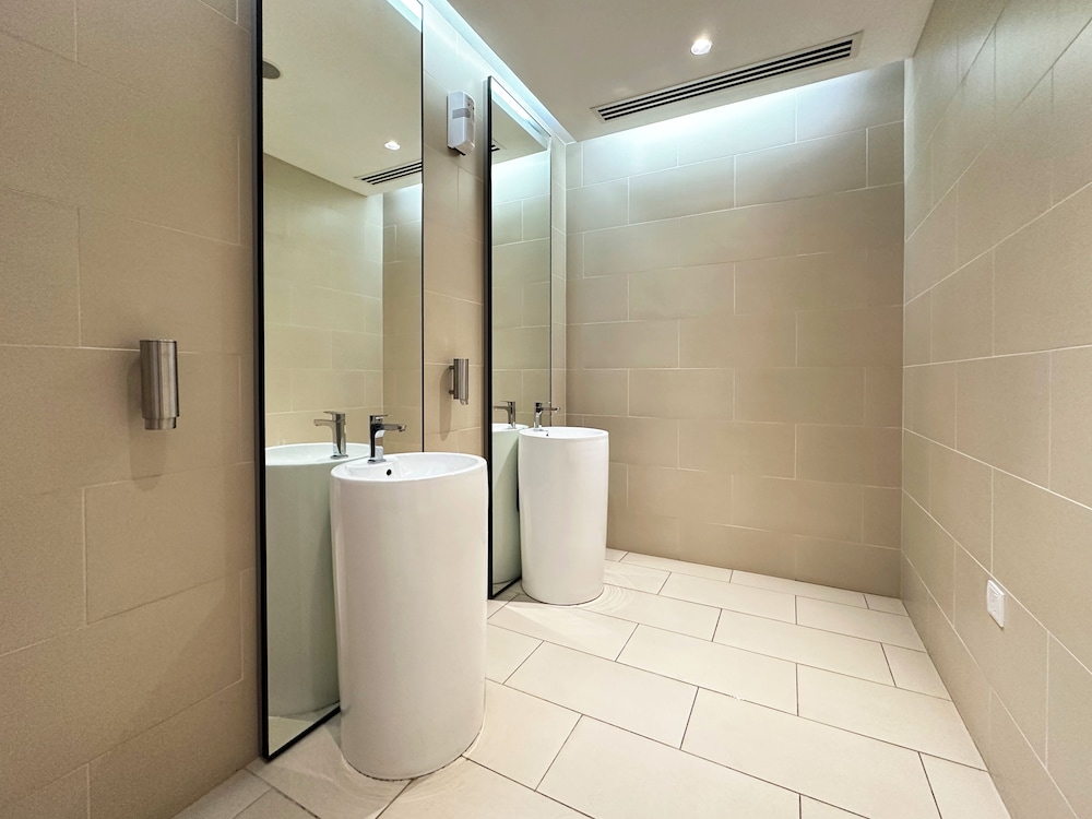 Moonway Luxury Suites At Eaton Residence