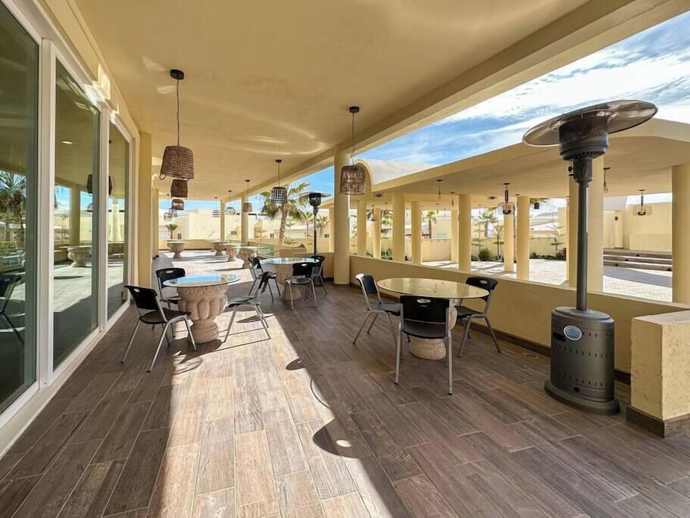 Family Friendly Condo With Oceanfront Views