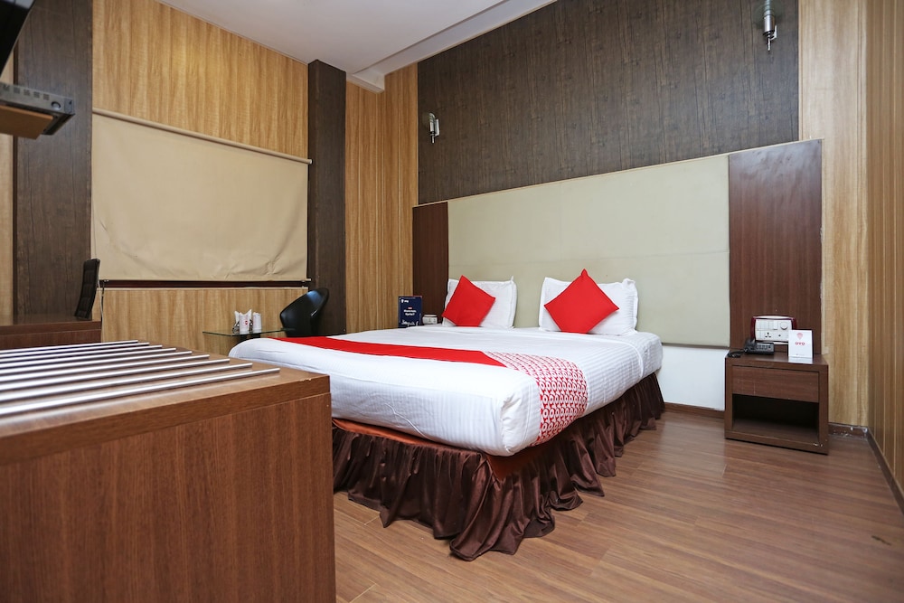 OYO 10690 Florence Hotel
