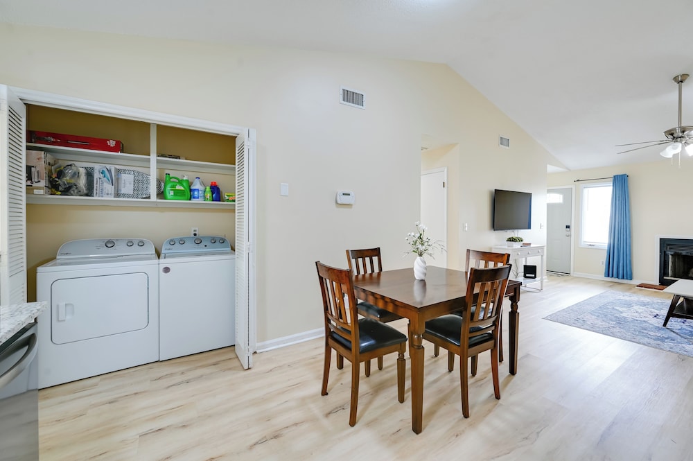 Greenville Getaway: Close to Campus + Stadium!