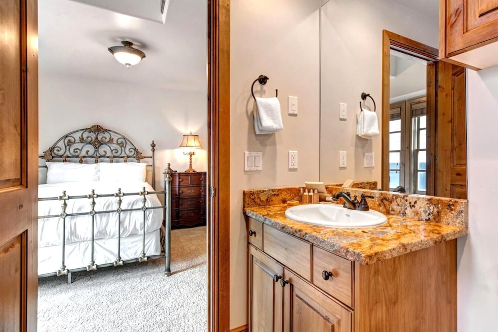 Park City KBM Resorts Walk To Main Street And To Park City Mountain, Hot Tub, On Free Citywide Bus Route 2 Units, 8 Bedrooms Ml-1341