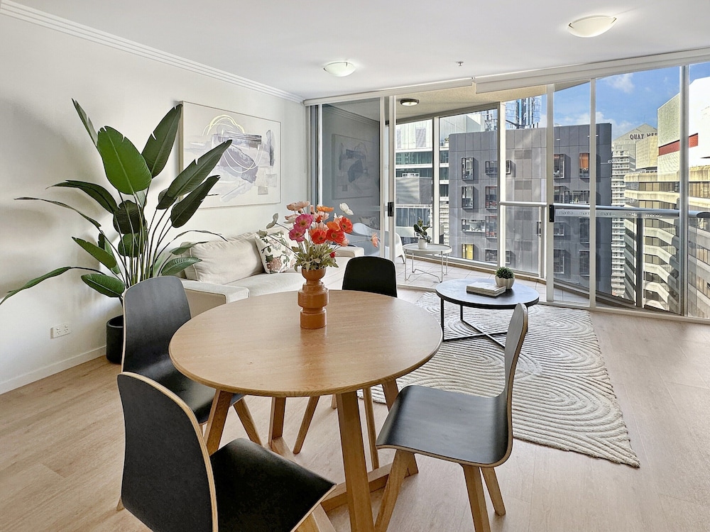High-rise 2-bed Apartment With Gym, BBQ & Pool
