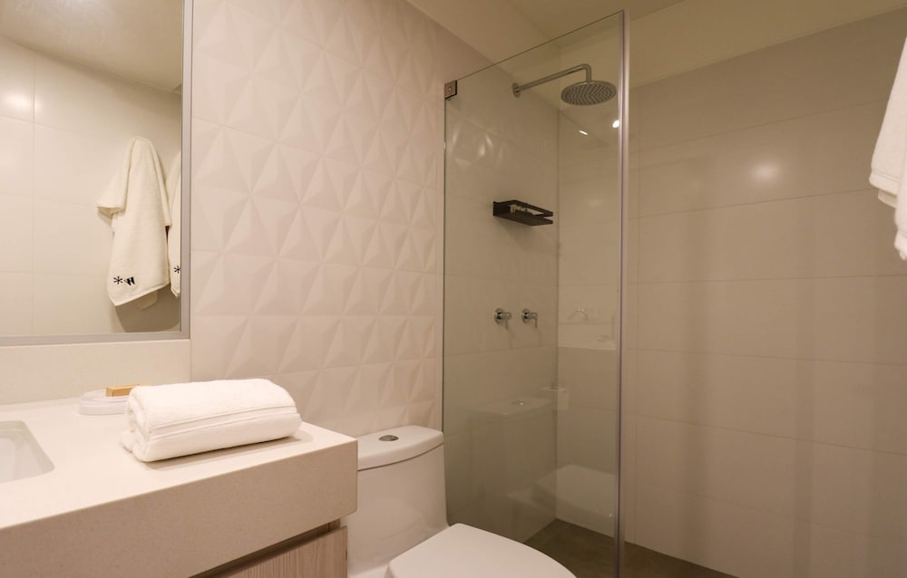 w Group-friendly 3BR w Balcony in Miraflores