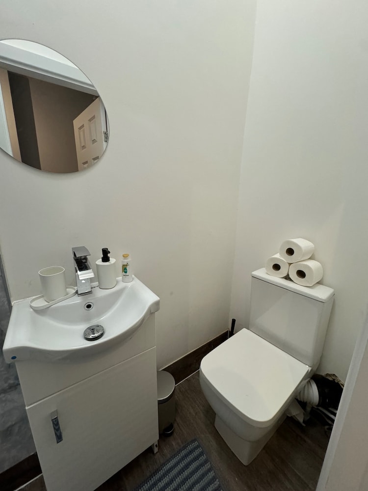 Studio - Sleeps 2 - Parking - Close to Paddington
