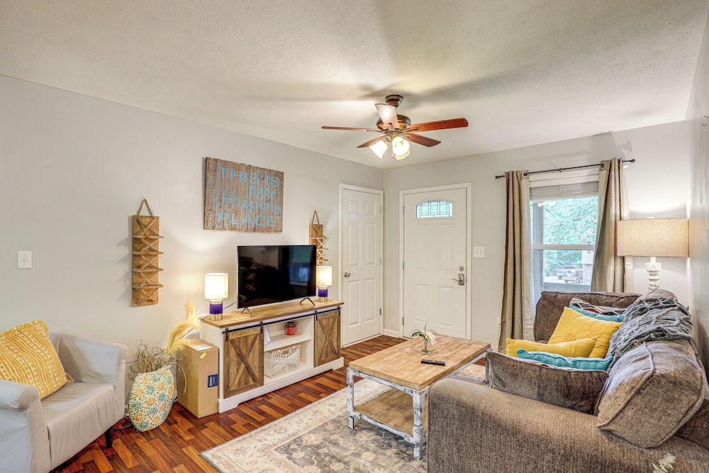 3 Mi to Cherokee Reservoir: Blue Haven Bungalow