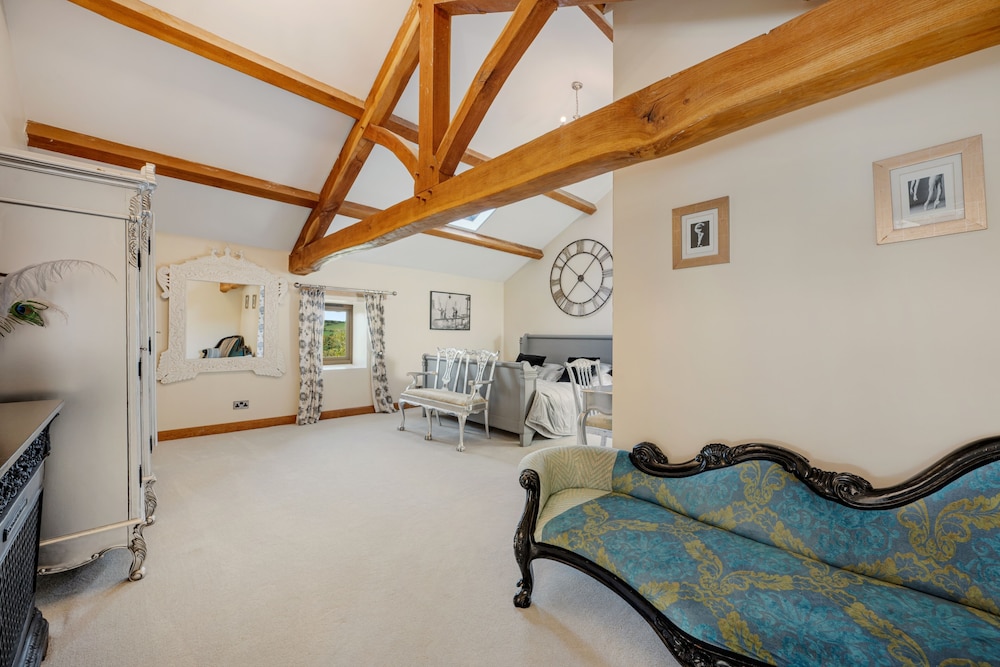 5-bed Retreat, Sleeps 12 in Harrogate With Hot Tub